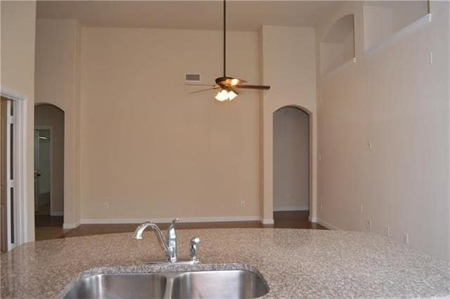 Building Photo - 544 Braewick Dr