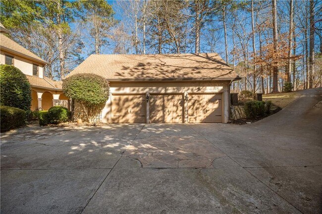 Building Photo - 5041 Towne Lake Hill N