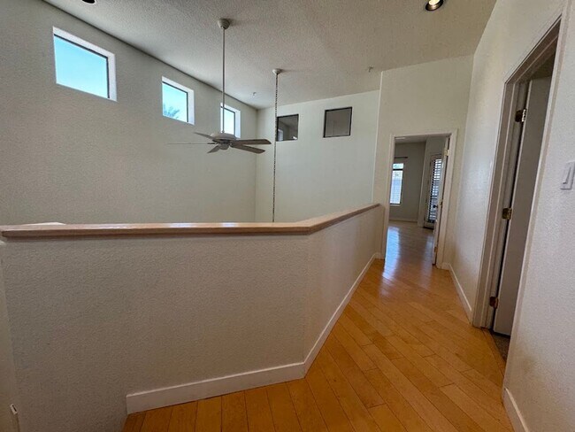 Building Photo - BEAUTIFUL 3 BEDROOM 3 BATHROOM HOME IN GAI...