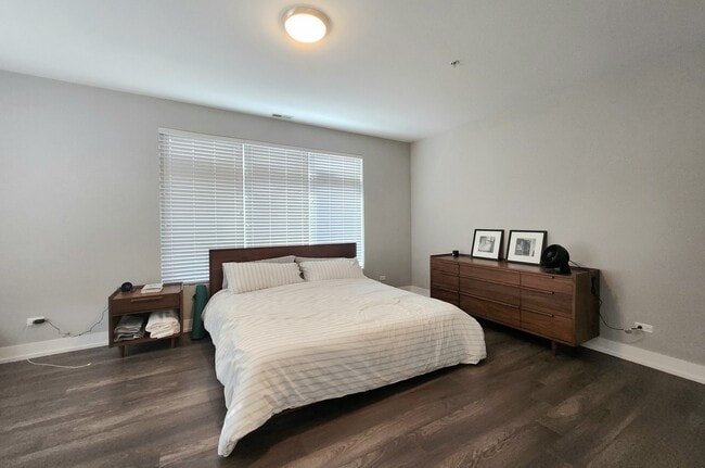 Building Photo - 1202 Waukegan Rd