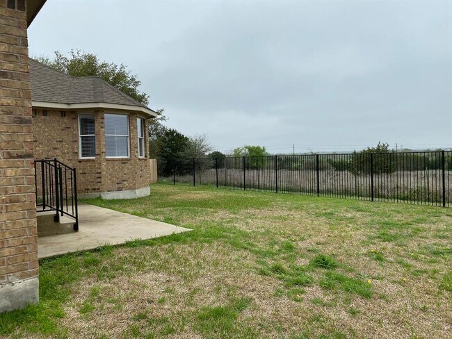 Building Photo - 302 Las Colinas Dr