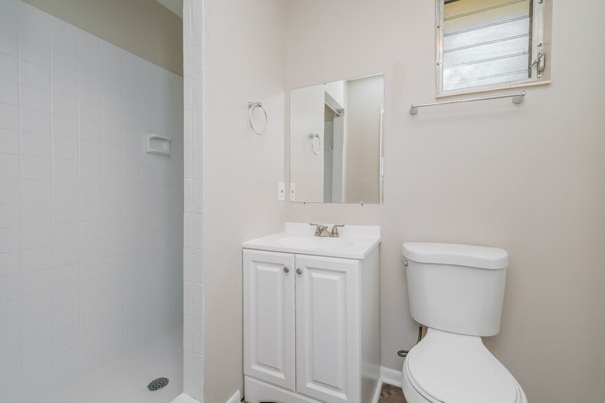 Building Photo - 9499 Hayes St