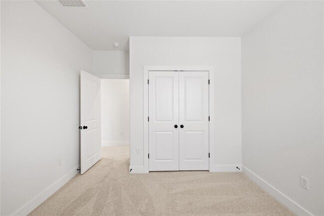 Building Photo - 1608 Kit Cir