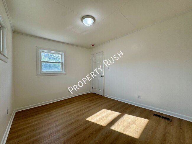 Building Photo - 32 Opal Rd