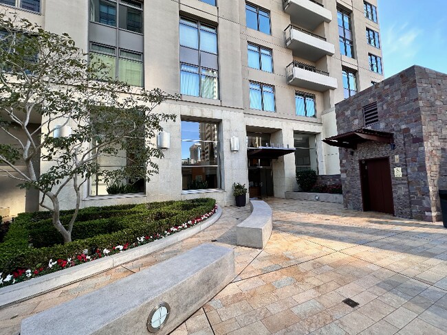 Building Photo - 654 Front St