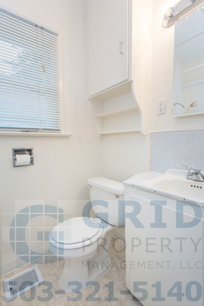 Building Photo - Craftsman Bungalow Available in Kenton Nei...