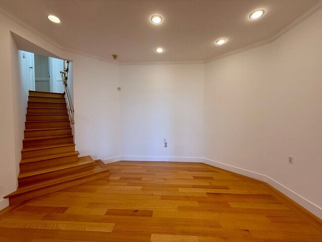 Building Photo - 51 Via Los Altos