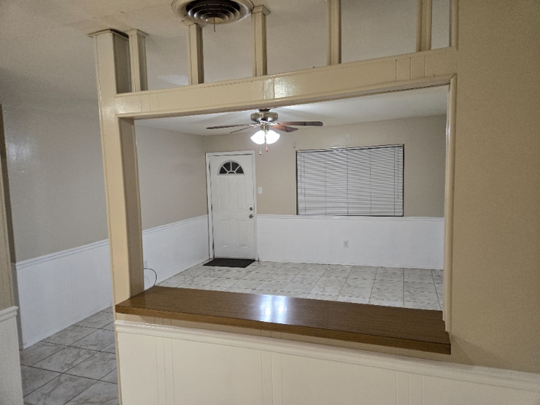 Building Photo - 428 Holy Cross Pl