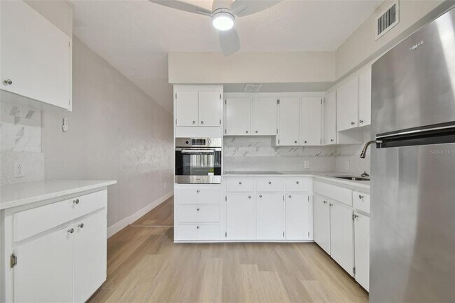 Building Photo - 2433 Brazilia Dr