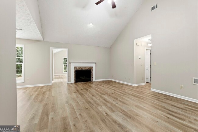 Building Photo - 518 Longwood Ln