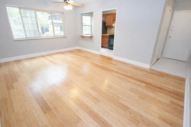 Interior Photo - REGENCY COURT APARTMENTS -- 018