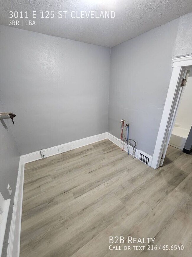 Building Photo - 3011 E 125th St