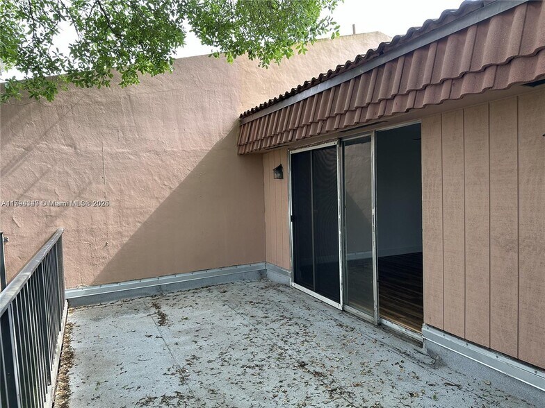 Building Photo - 8605 NW 35th Ct