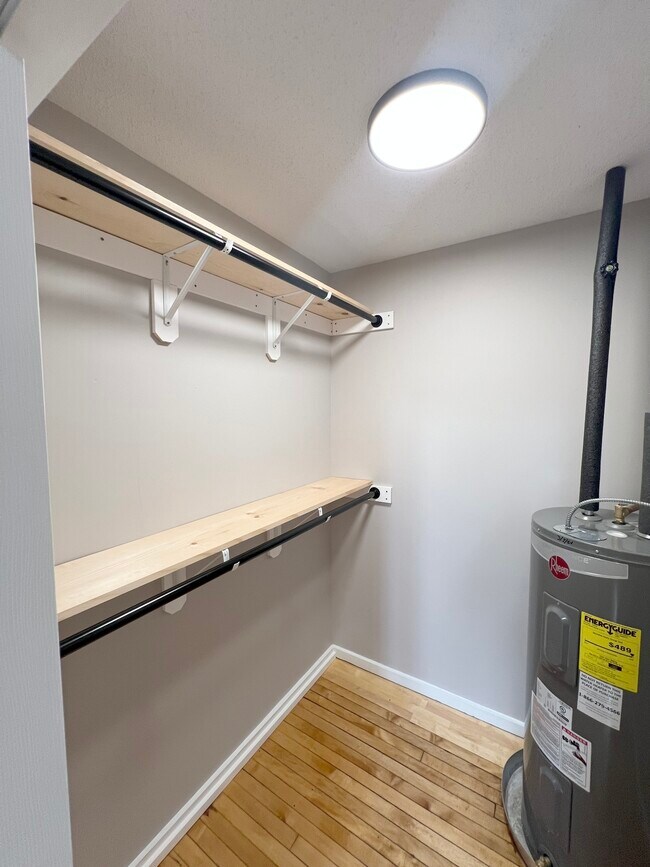 Building Photo - 27 Hillside Pl