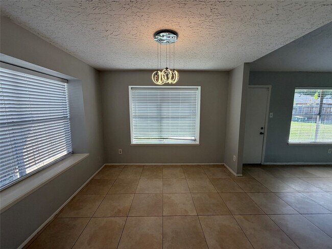 Building Photo - 2815 Fir Crest Ct