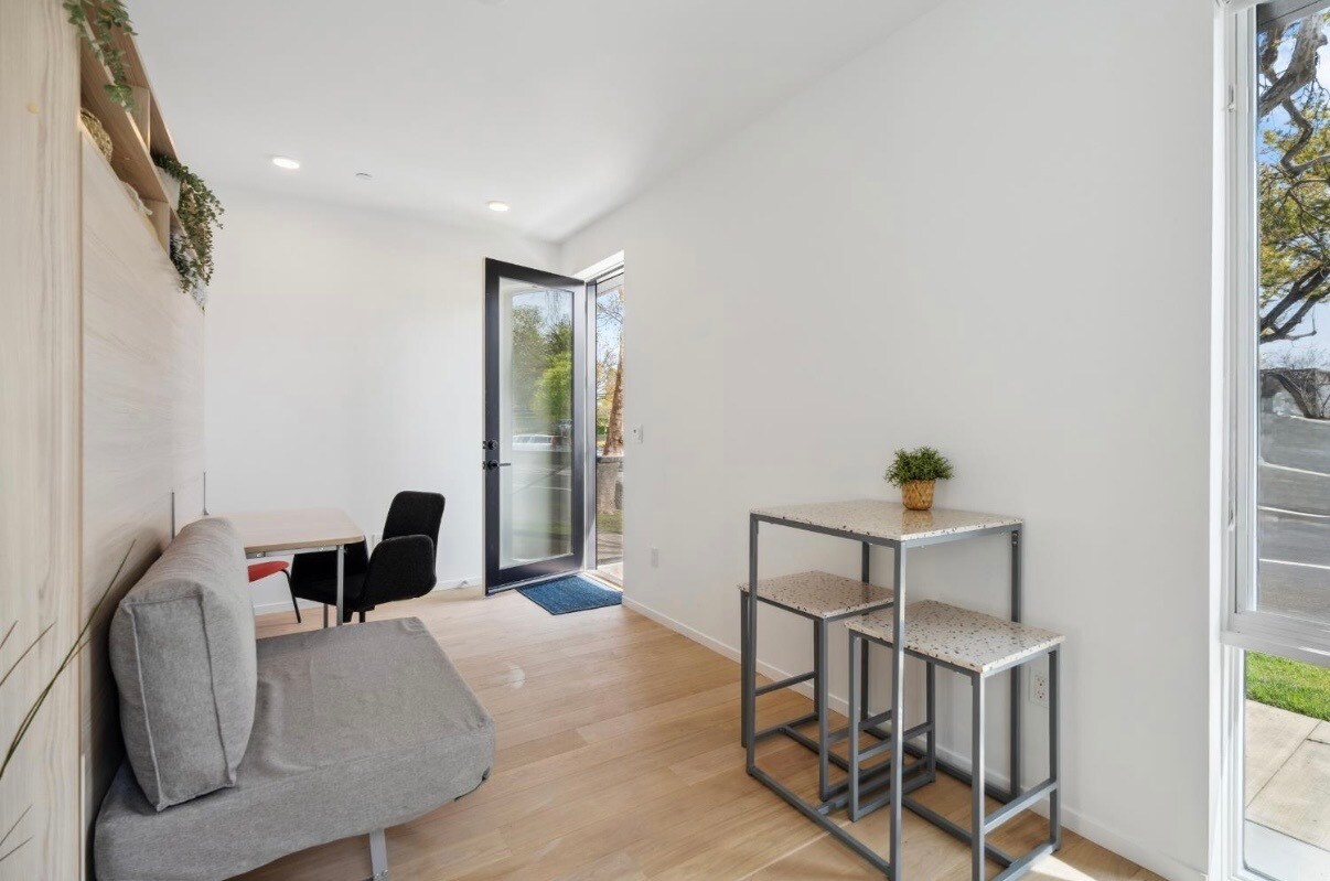 Building Photo - 2423 Binnen Ln