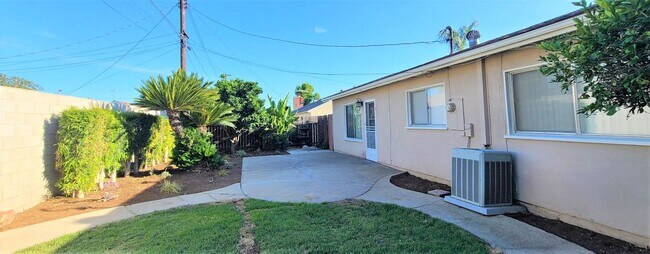 Building Photo - Single Family Home - 4 Bedrooms + 2 Baths....