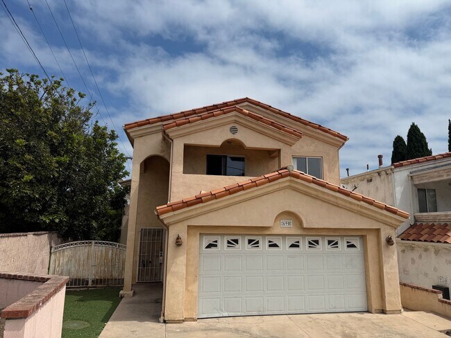 Primary Photo - 023rd St 690
