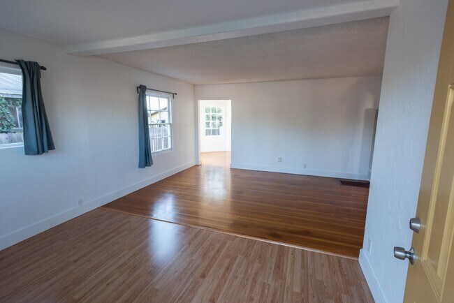 Building Photo - Newly remodeled 3 bedroom 1.5 Bath