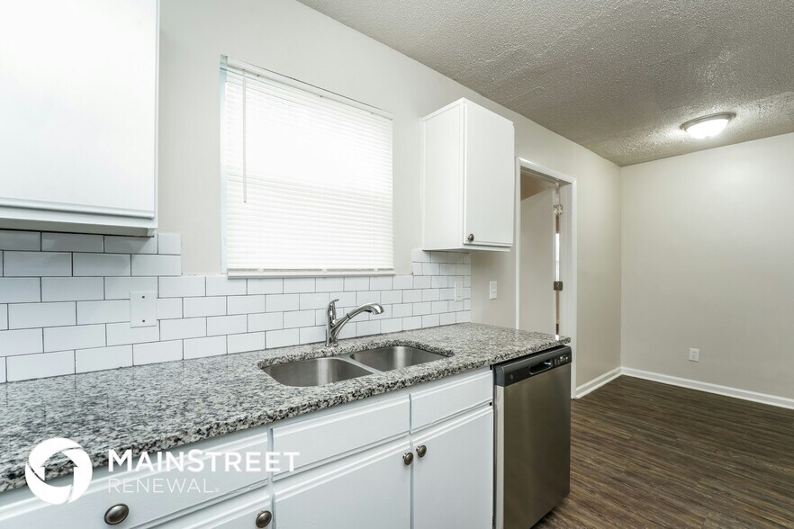 Building Photo - 5439 Farmview Close