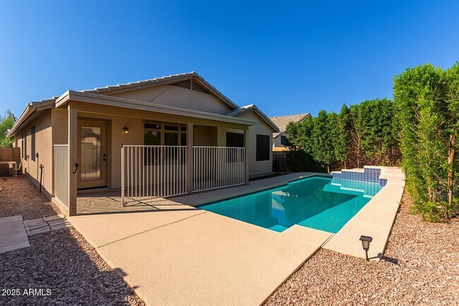 Building Photo - 1328 E Binner Dr