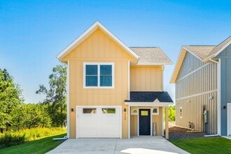 Building Photo - AVAILABLE NOW -  3 Bed 3 Bath brand new construction home!
