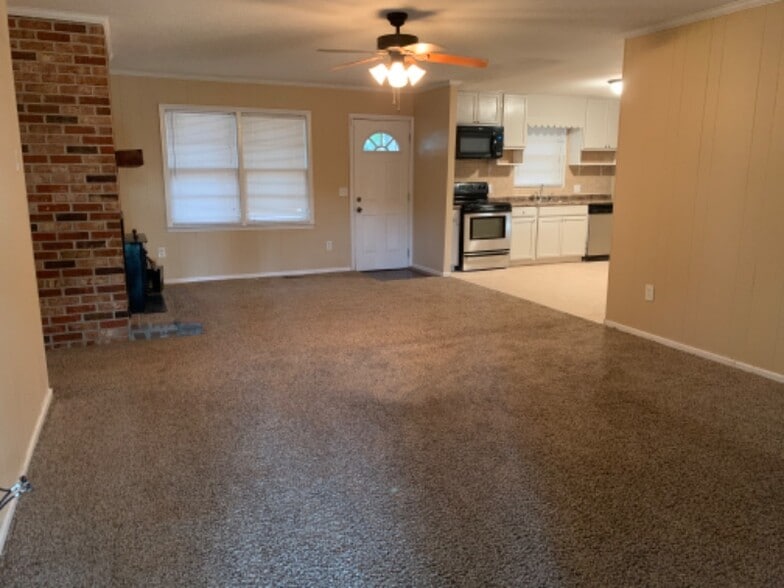 Building Photo - 209 Polaris St