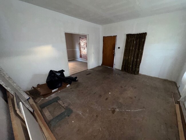 Building Photo - FOR SALE: Low Money Down Rental Opportunity