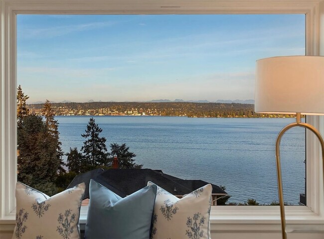 Building Photo - Laurelhurst View Home