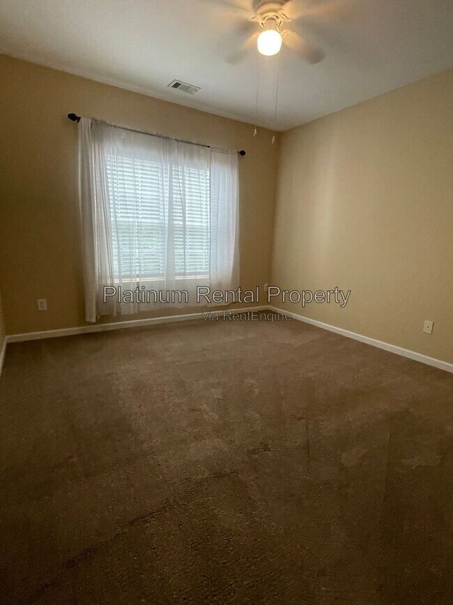 Building Photo - 144 Pointe Cir