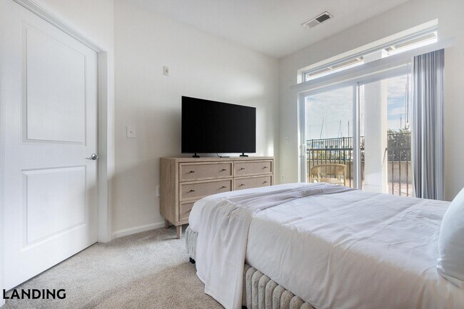 Building Photo - 4921 Pretty Lake Ave