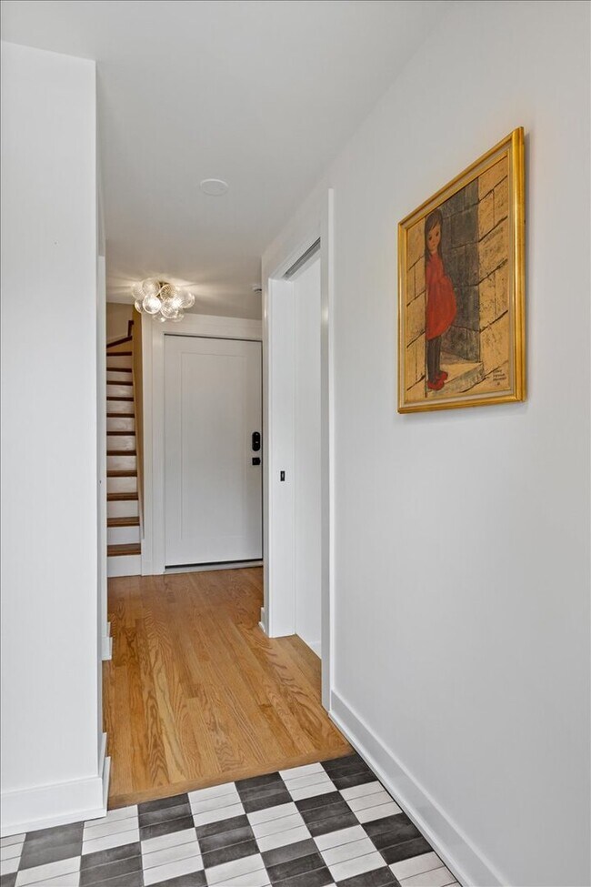 Building Photo - 1640 N Bissell St