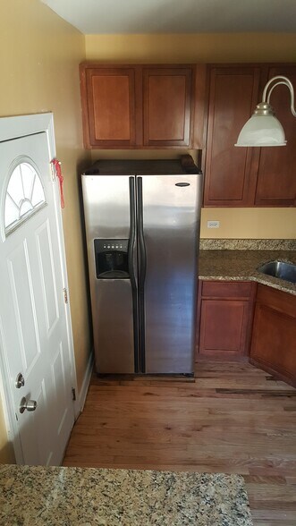 Building Photo - 2243 W Rosemont Ave