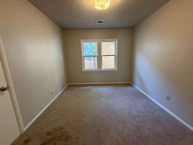 Building Photo - 3 Bed 1 Bath in NW OKC