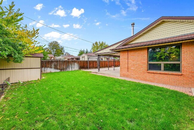 Building Photo - $3,095.00 - HALF OFF First Months' Rent - 3 Bedrooms, 2 Bathrooms Single Family Home in Arvada wi...