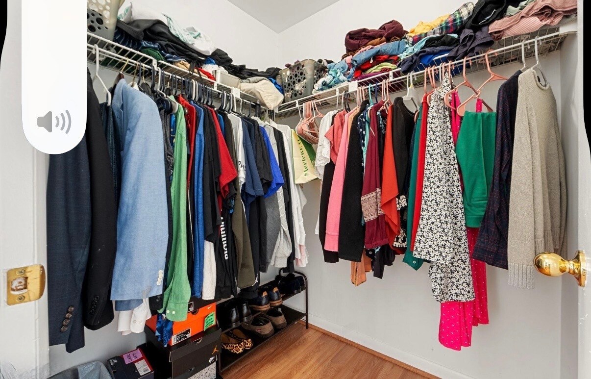 Walk in closet - 8707 Grasmere Ct