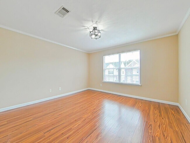 Building Photo - 3 Bed 2.5 Bath Home near Lakeside Highschool