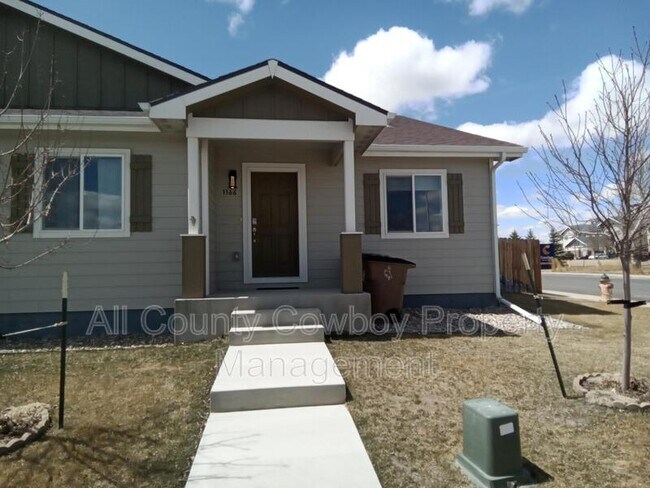 Primary Photo - 1166 Evans St