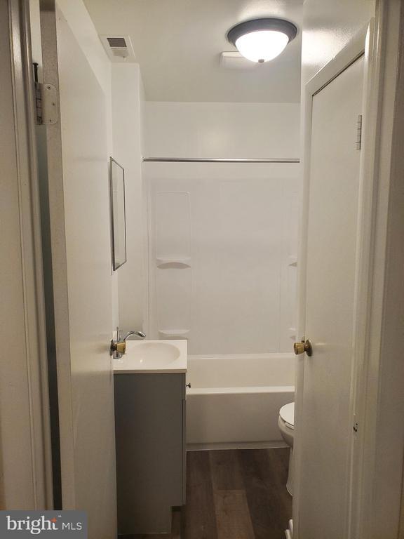 Building Photo - 2026 Mt Royal Terrace