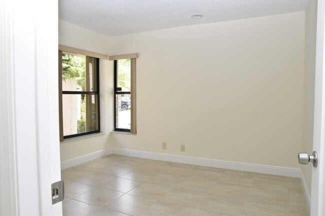 Building Photo - 6735 Lago Vista Terrace