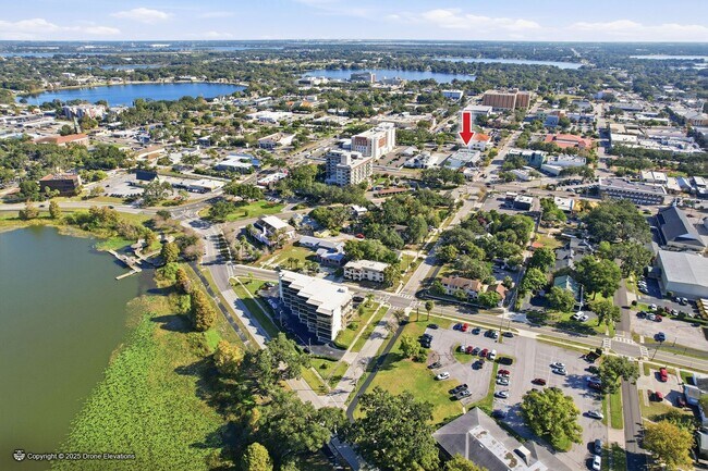 Building Photo - DOWNTOWN ~ Luxury Gene Leedy Townhouse ~ with Community Pool