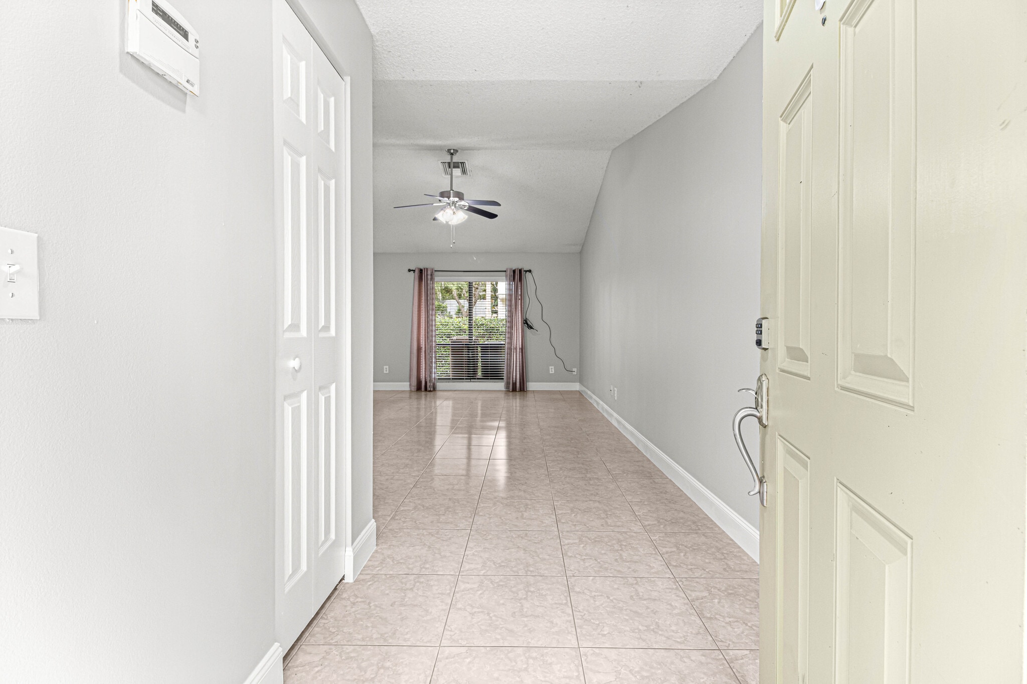 Building Photo - 810 SE 2nd St