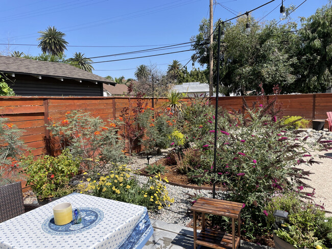 Building Photo - 411 E Alvarado St