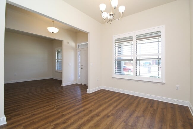 Building Photo - Ventura Estates Rental – 4 Bedrooms, 2 Bat...