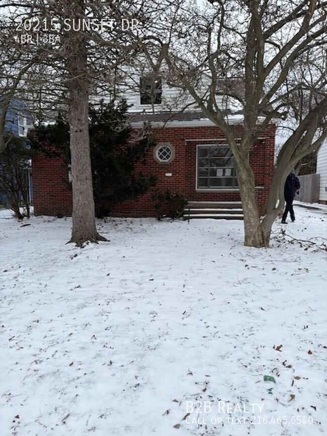 Building Photo - 20215 Sunset Dr