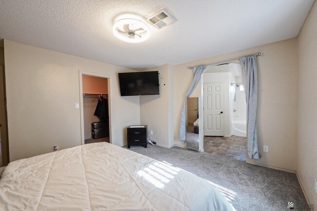 Building Photo - 643 13th St