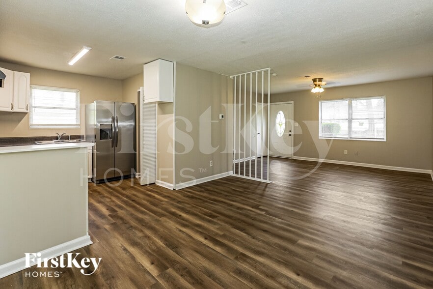 Building Photo - 2423 Ozark Trail SW