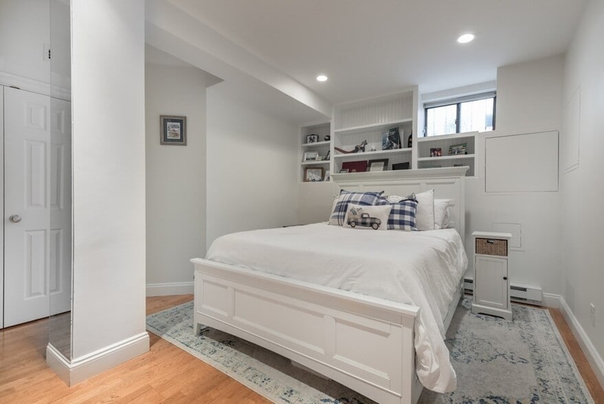 Building Photo - 19 Garrison St