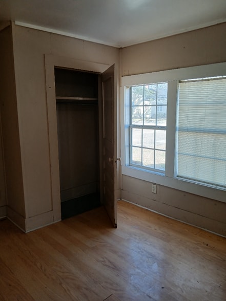 Building Photo - 505 E Main St