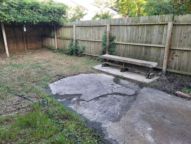 Building Photo - Townhouse in the Heart of Virginia Beach!